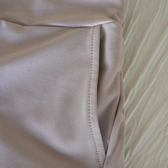 Rachel Zoe Pull On Shorrs With Pockets Like NEW - Picture 2 of 4